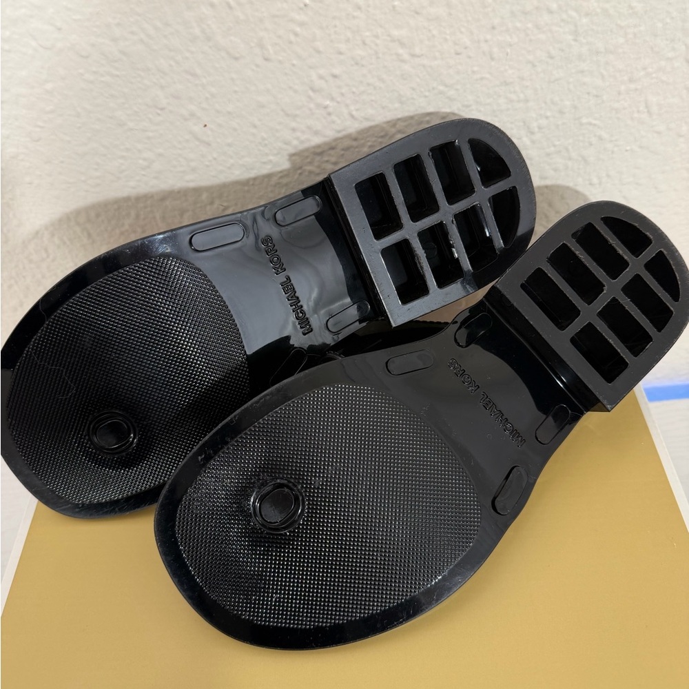 Michael Michael Kors Hannah Jelly T-Strap Sandals. Black Gold Logo NWT - Picture 8 of 8
